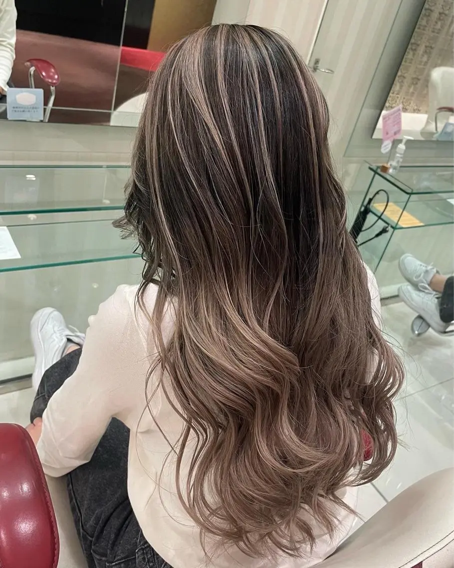 ロング ヘアカラー 長屋 裕大のヘアスタイル