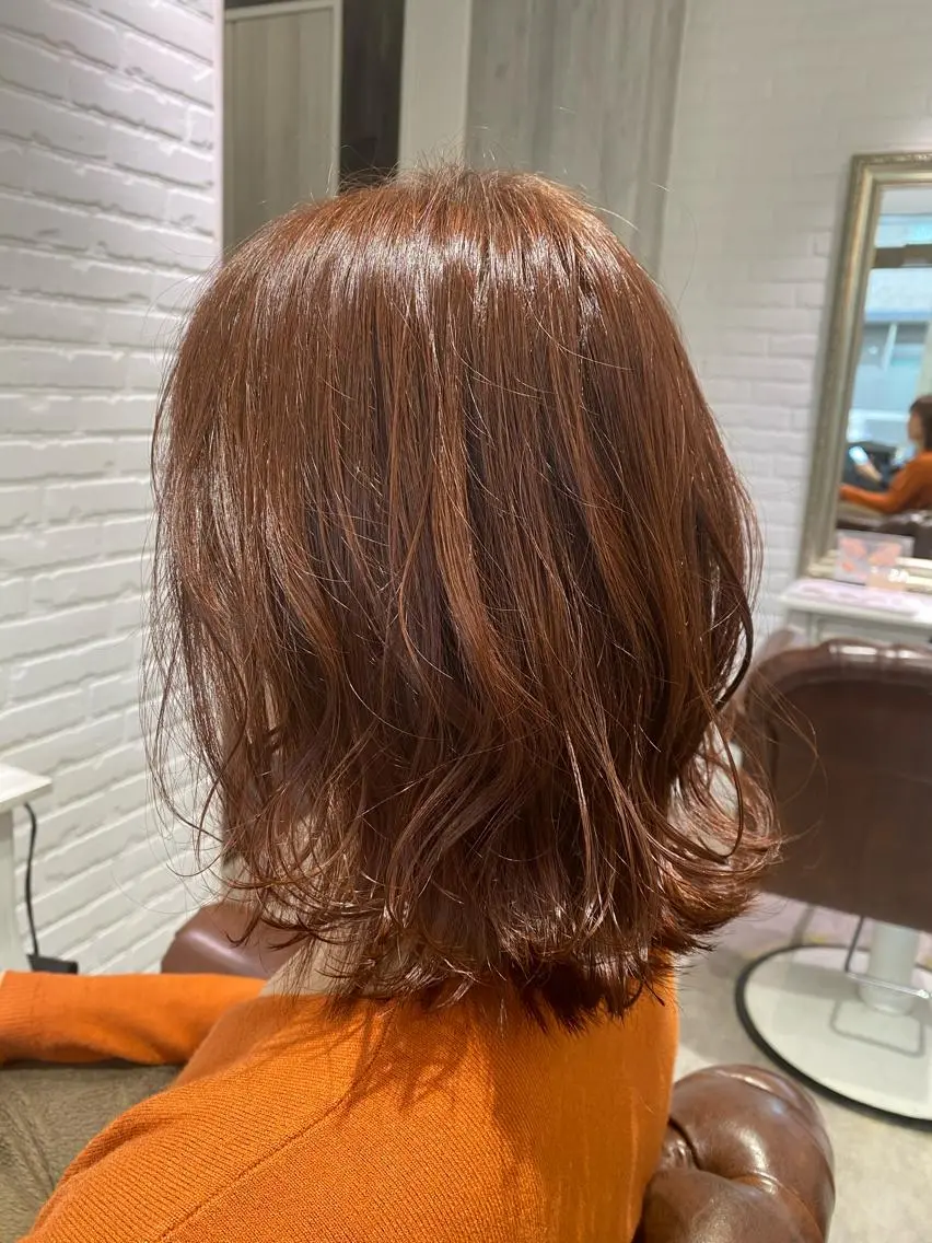 ミディアム カラー ベージュカラー オレンジ オレンジベージュ 外ハネヘア ヘアカラー トリートメント Renatus店長 金子裕美のヘアスタイル