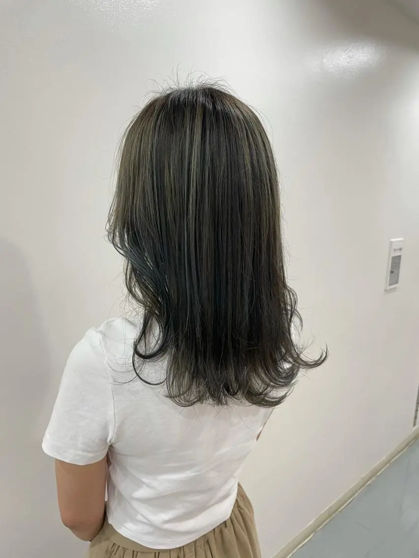 セミロング カラー akane .のヘアスタイル