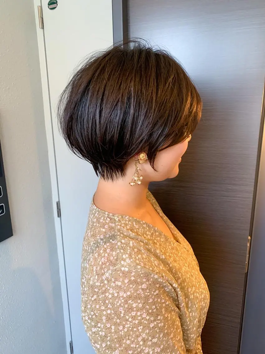 ショート 切りっぱなしボブ ショートボブ ハンサムショート 丸みショート ボブ Lond enikaのヘアスタイル