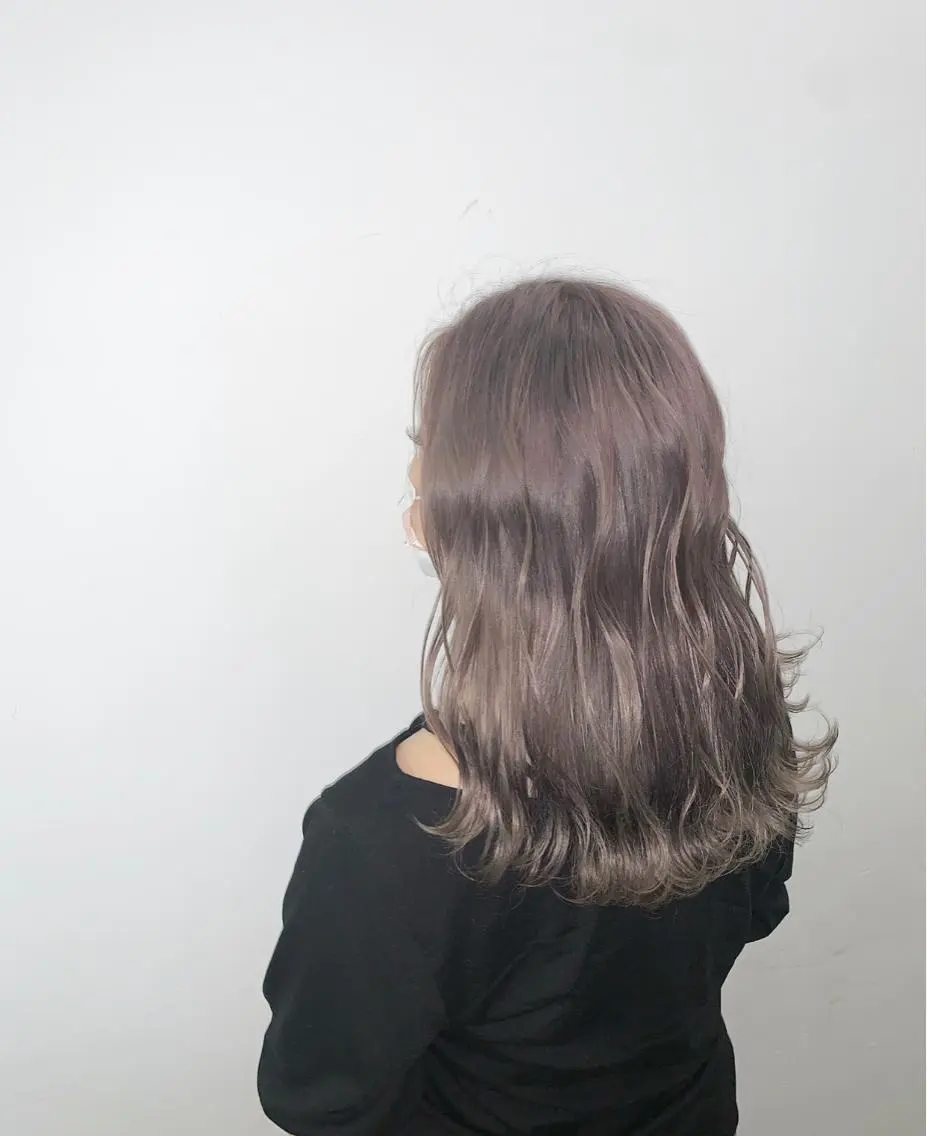 ロング カラー ブリーチ グレージュ ブリーチソムリエ認定 梅田茶屋町Eir辻のヘアスタイル