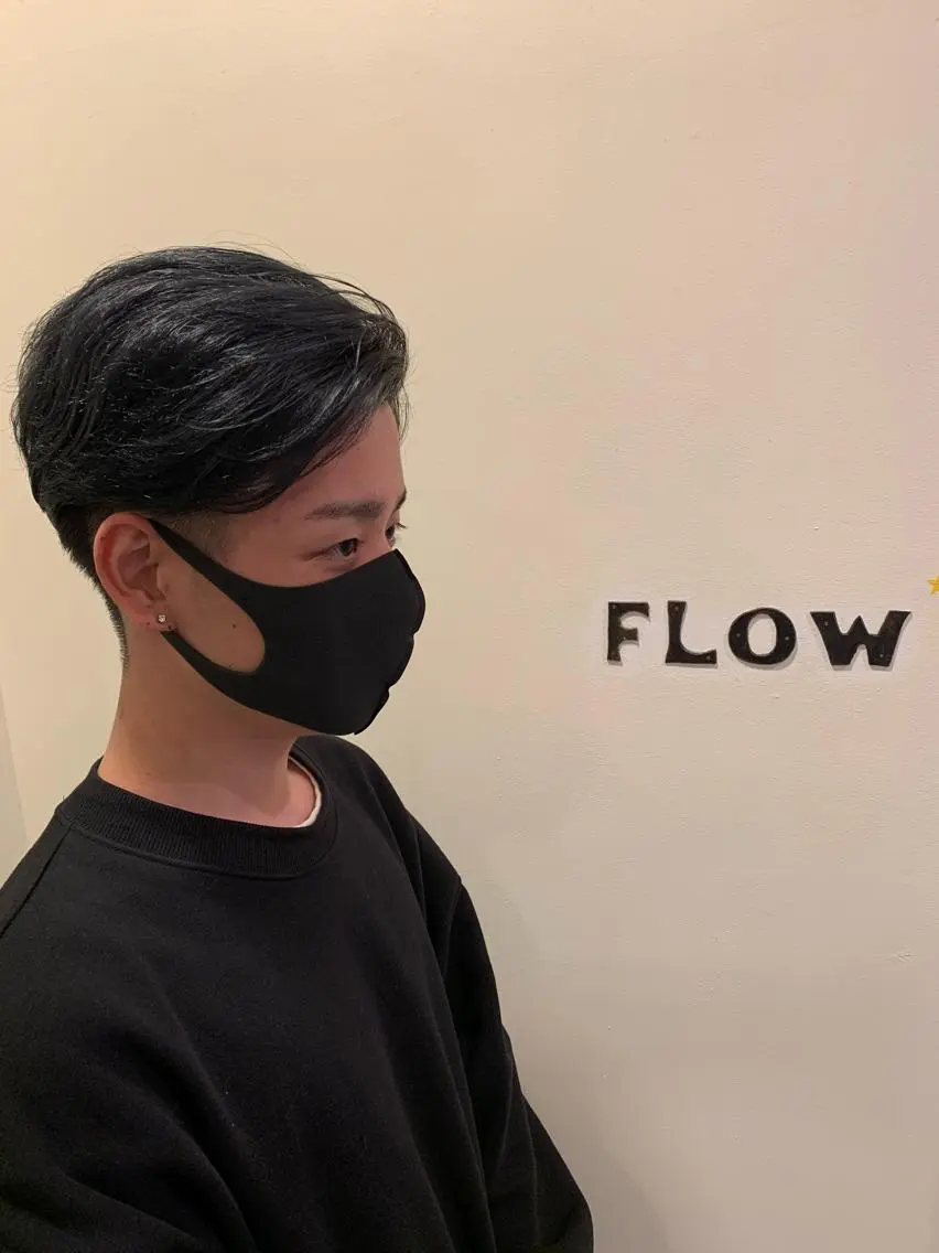 カラー メンズ メンズブリーチ 黒髪 ブリーチ ブルーカラー ブルーブラック カット Shouei  のヘアスタイル