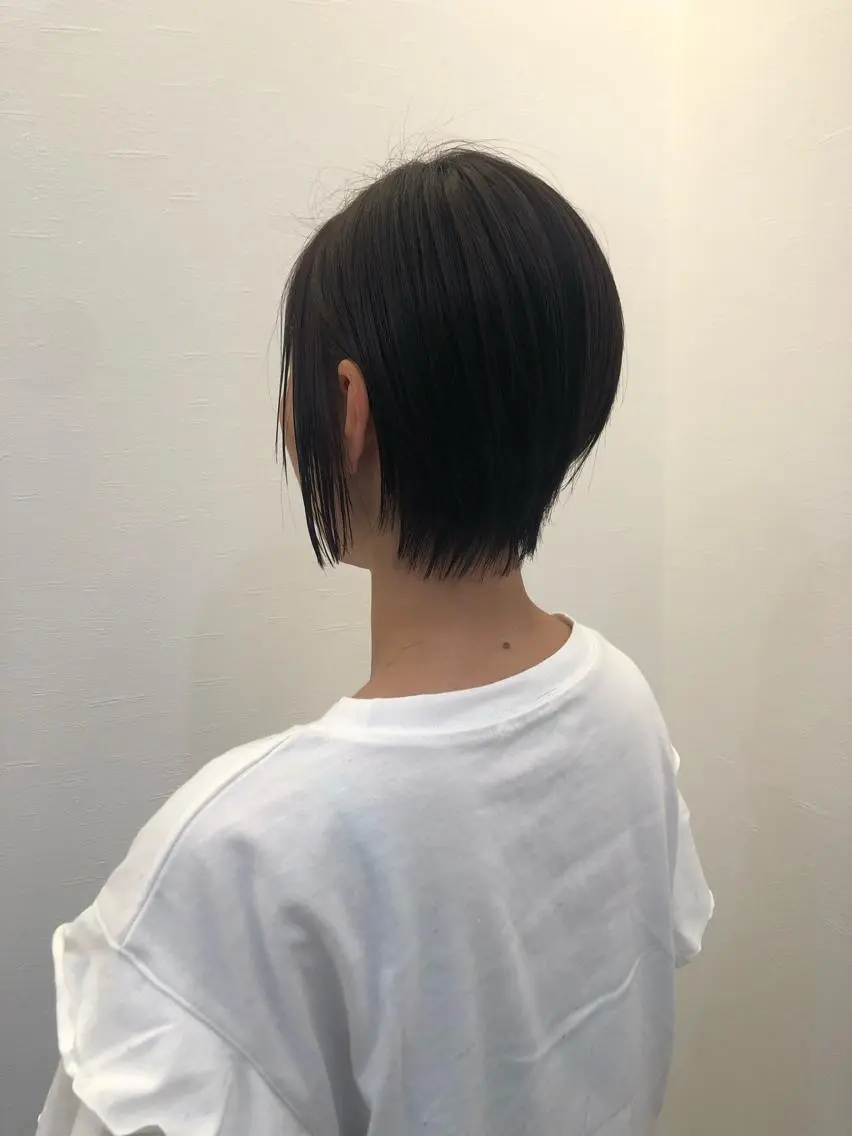ショート ツノガイ エリのヘアスタイル
