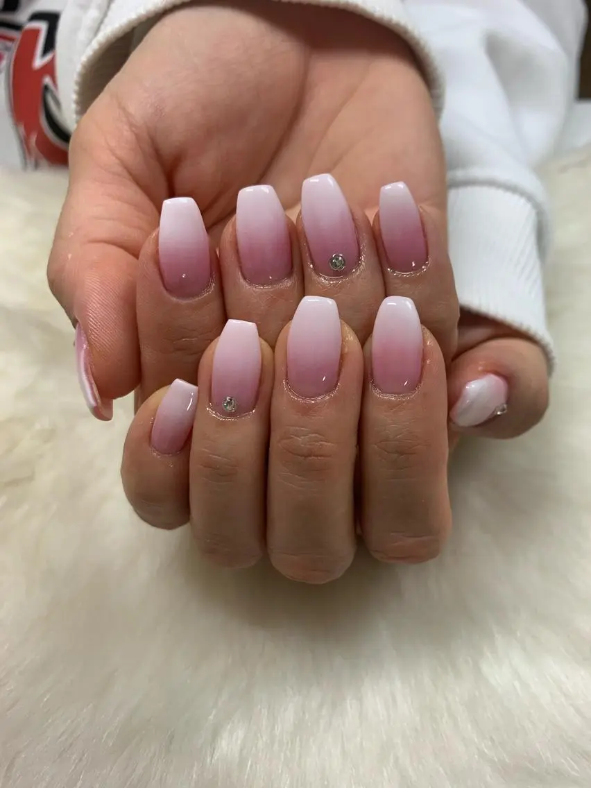 ミディアム ハンドネイル ハンドケア Kono Nanamiのネイルデザイン