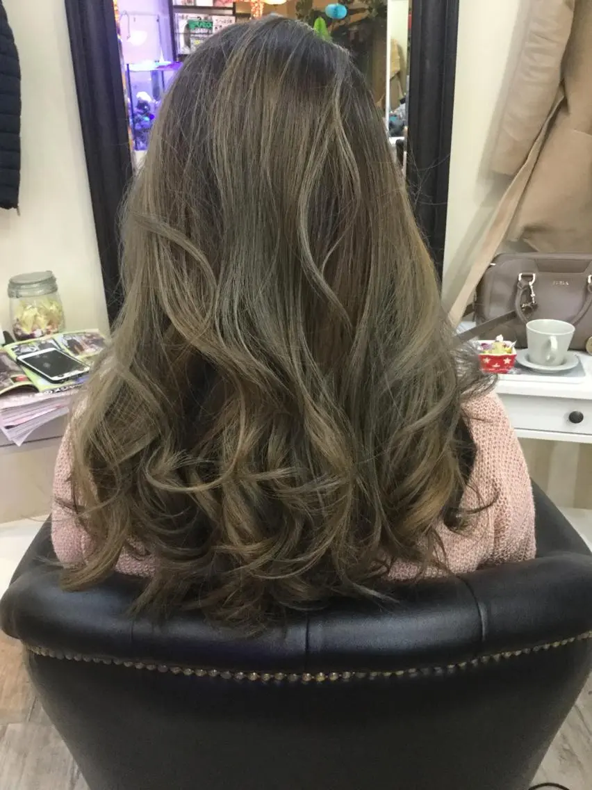 セミロング カラー 外国人風カラー 鶴見 和美のヘアスタイル