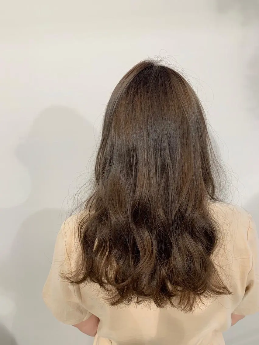ロング カラー パーマ ヘアアレンジ ベージュカラー ブリーチ ブラウンカラー ブラウンベージュ 加藤 綾華のヘアスタイル