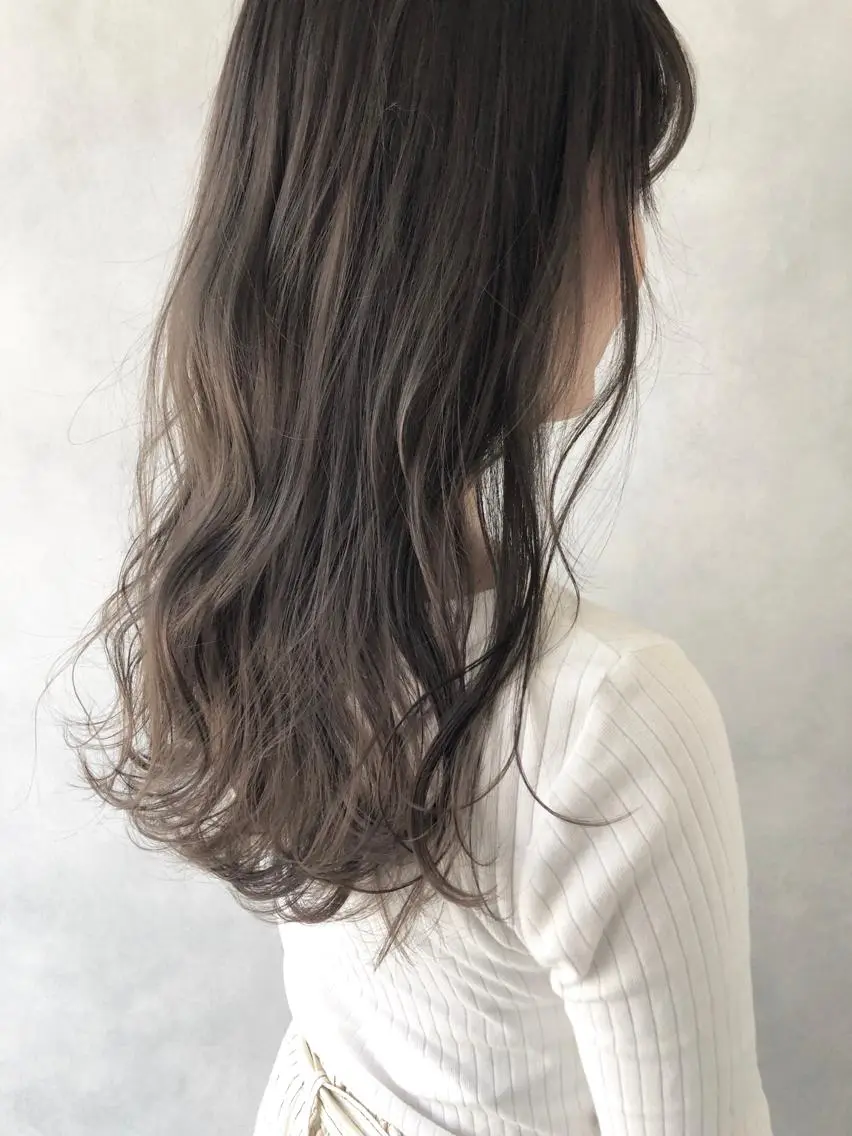 ロング ハイライト ヘアカラー トリートメント 小澤大輔 YOLO hairのヘアスタイル