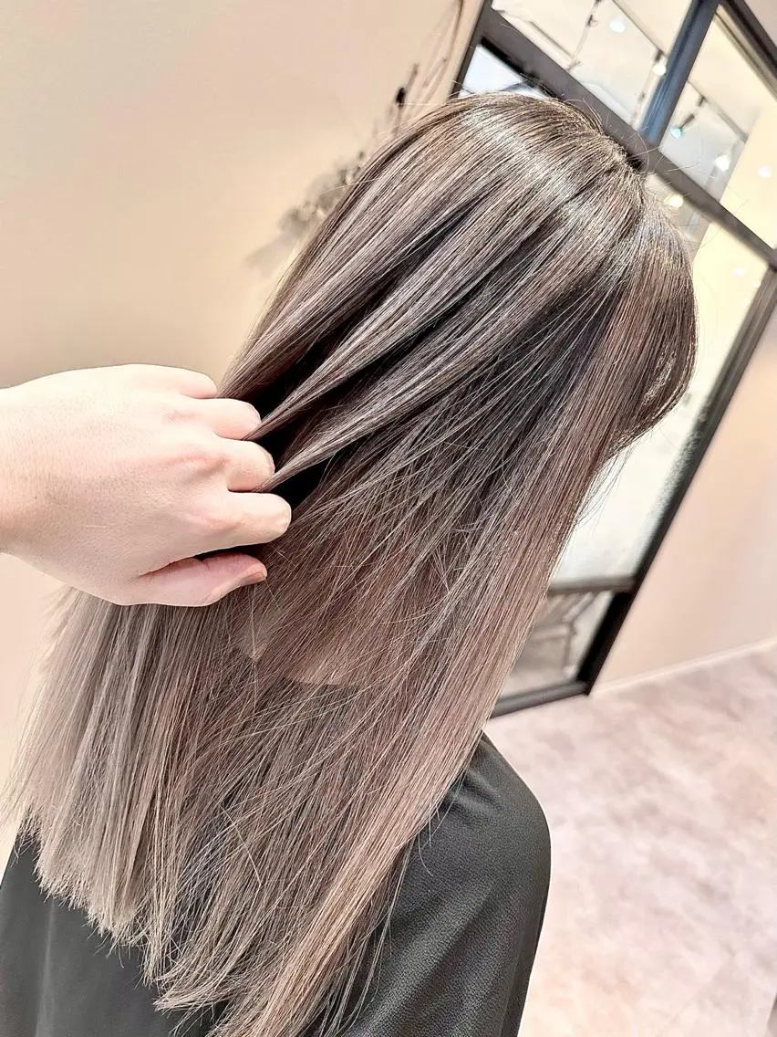 セミロング ヘアカラー 🔷ブリーチバレイヤ ージュ🔷飯野達也のヘアスタイル