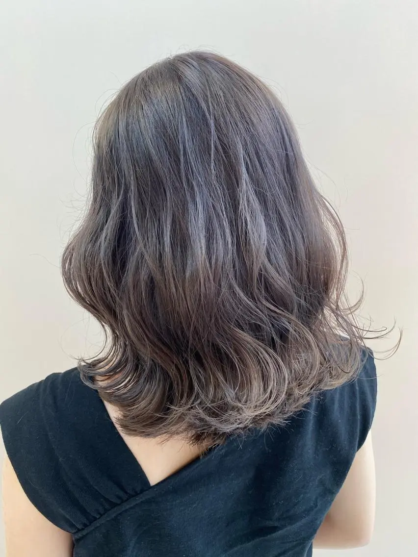セミロング カラー ブリーチ グレージュ ラベンダーカラー ラベンダーグレージュ ラベンダーグレー ヘアカラー トリートメント 小顔レイヤー/ ベージュ🤍Rieのヘアスタイル
