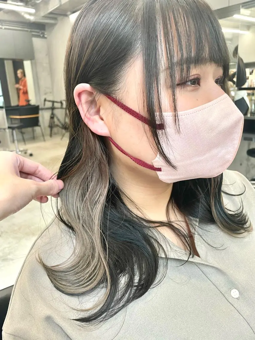 セミロング カラー インナーカラー 推し ブリーチ  髪質改善のヘアスタイル