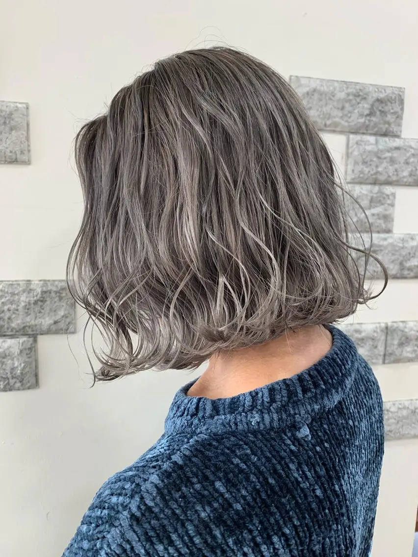 ミディアム カラー 薄田 珠美のヘアスタイル