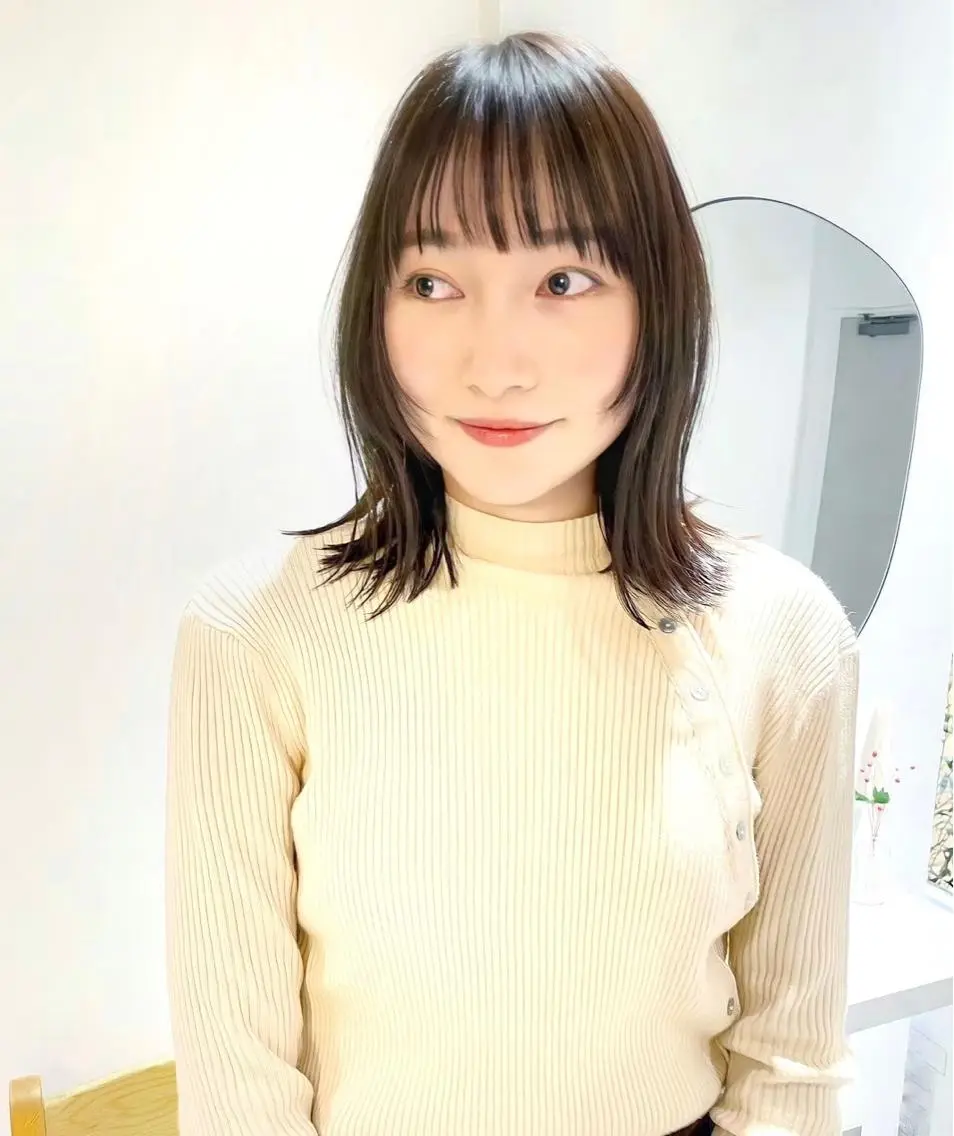 ミディアム カラー 池田 未瑠のヘアスタイル