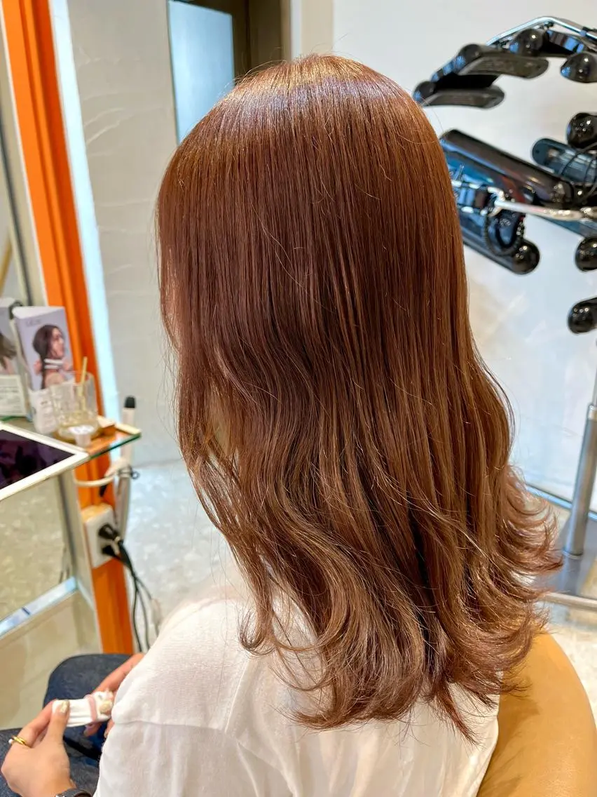 セミロング カラー ベージュカラー ピンクカラー ピンクベージュ カット ヘアカラー うしだ かおるのヘアスタイル