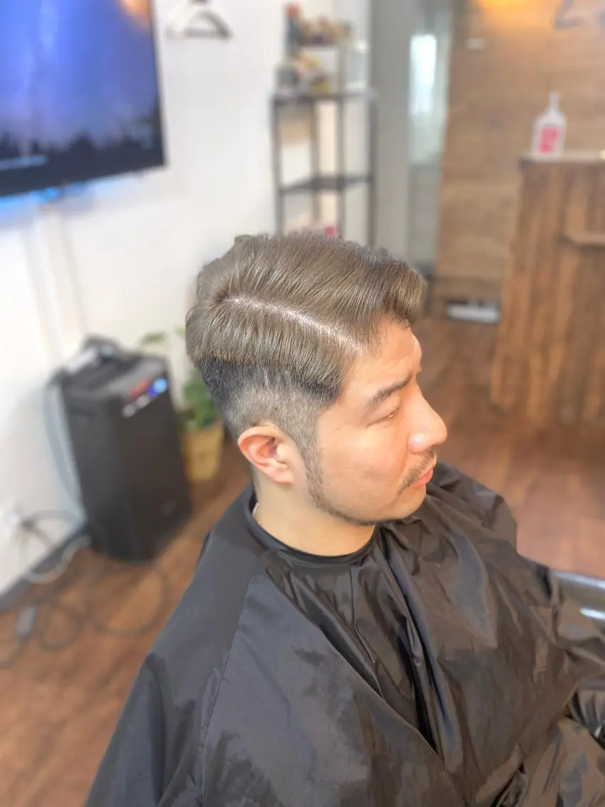 ショート カラー メンズ メンズブリーチ メンズハイトーン アッシュ ブリーチ ハイトーンカラー カット ヘアカラー トリートメント Luzir⭐︎ GEN⭐︎のヘアスタイル