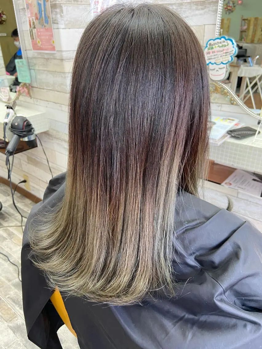 ミディアム カラー グラデーションカラー カット ヘアカラー トリートメント 大坪 拓斗のヘアスタイル