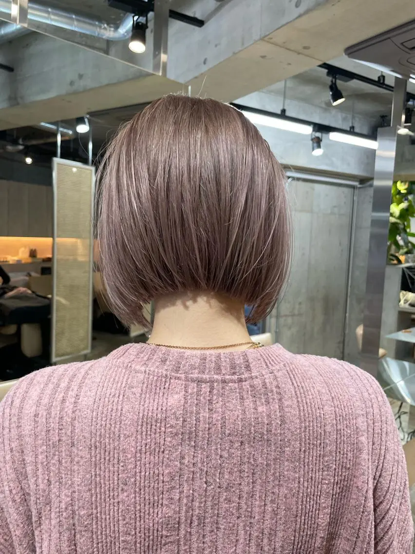ショート カラー ネイル マツエク・マツパ アイブロウ 失敗しないハイトーン ✨ミルクティー/ミワのヘアスタイル