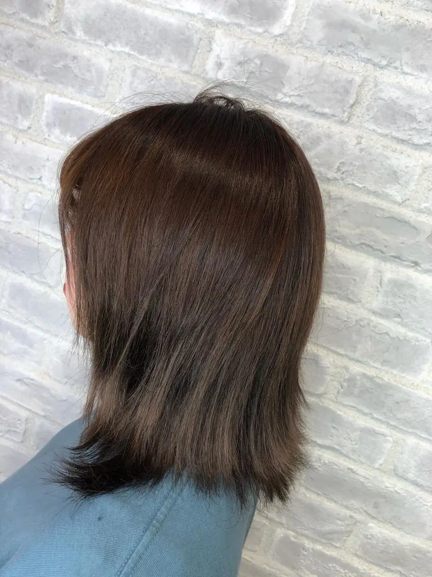 セミロング カラー 関 彩花のヘアスタイル