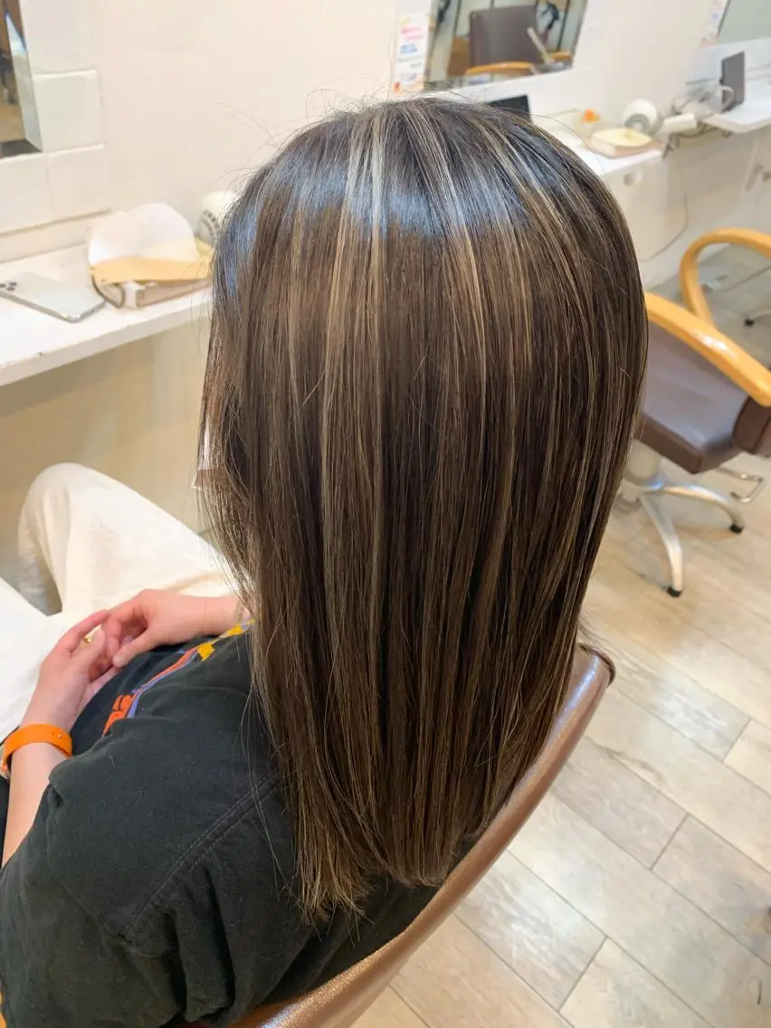 カラー ハイライトカラー カット ヘアカラー 勝本 優佳のヘアスタイル