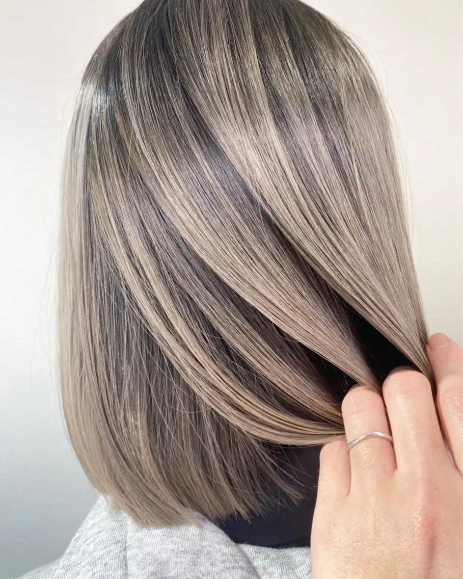 ショート カラー アディクシーカラー バレイヤージュ ベージュカラー ブリーチ ケアブリーチ ito. ブリーチ/髪質改善のヘアスタイル
