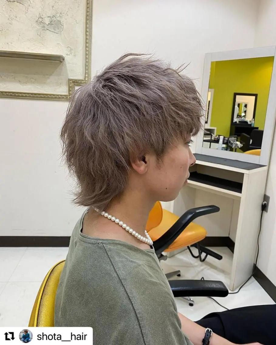 ミディアム カラー メンズ 学生（メンズ向け） メンズウルフカット シルバー 学生 ウルフカット 🩷Eny terrace🩷のヘアスタイル