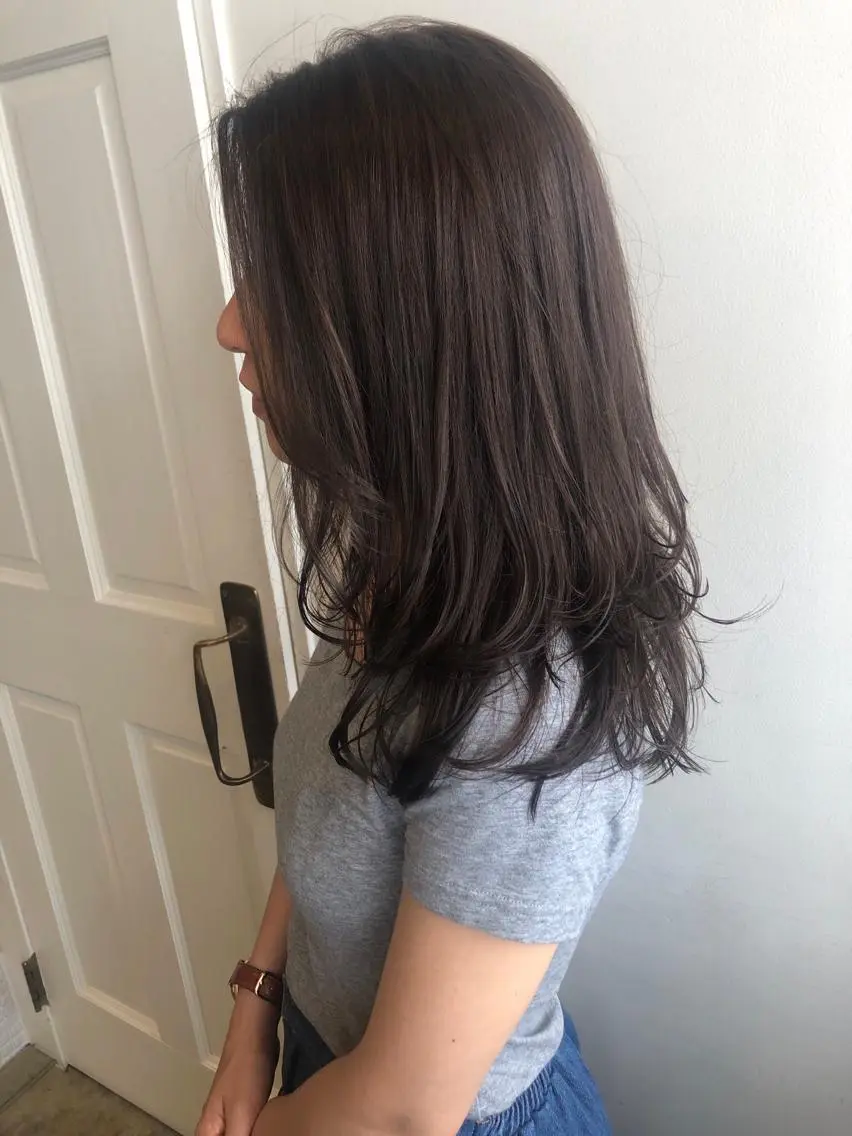 セミロング カラー カット ヘアカラー トリートメント MIOベージュカラー 柔らかいカラーのヘアスタイル