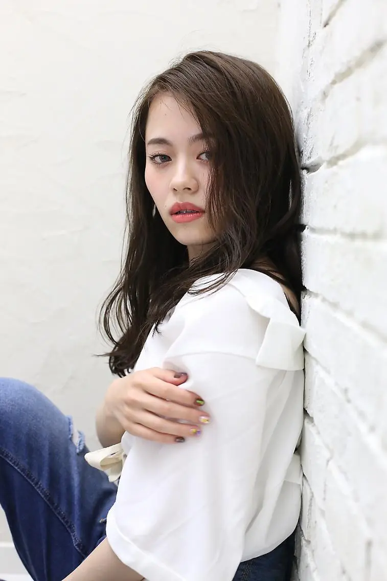 ミディアム 小林 永佳のヘアスタイル