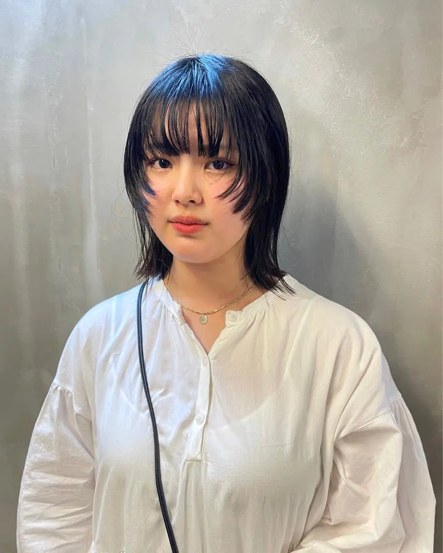 ミディアム カラー パーマ ヘアアレンジ メンズ キッズ ネイル マツエク・マツパ アイブロウ ネイビーカラー 顔まわりレイヤー レイヤーカット ネイビー tatsumi/ボブ ウルフ/レイヤーのヘアスタイル