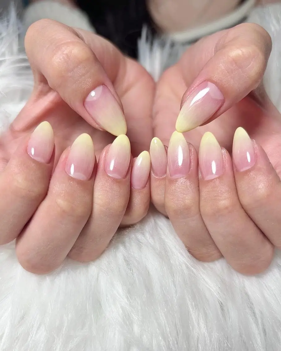 ネイル グラデーション 黄色 ハンドネイル nail salon Libertyのネイルデザイン