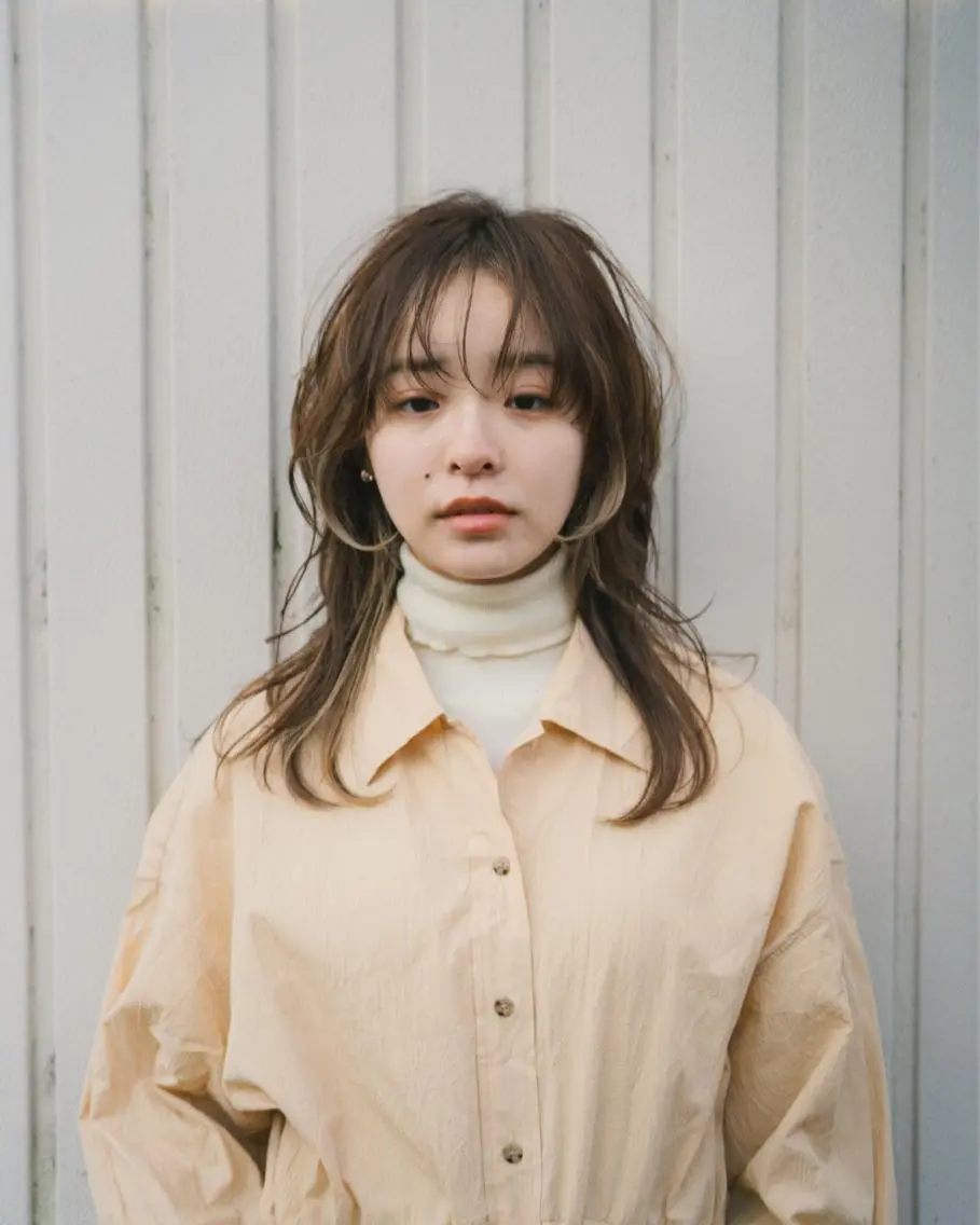 ミディアム カラー ハイライトカラー 顔周りカット ハイライト レイヤーカット ウルフカット kyon.hair 韓国カットカラーのヘアスタイル