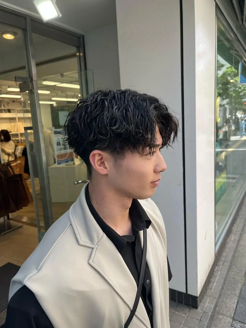 パーマ メンズ センターパート メンズパーマ 波巻きパーマ k jの眉毛・アイブロウイメージ