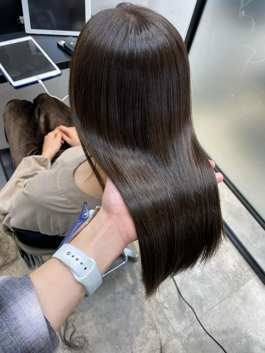 ロング カラー アッシュ 透明感カラー イルミナカラー 就活ヘア 髪質改善 前髪顔周りカット 沼田 拓斗のヘアスタイル