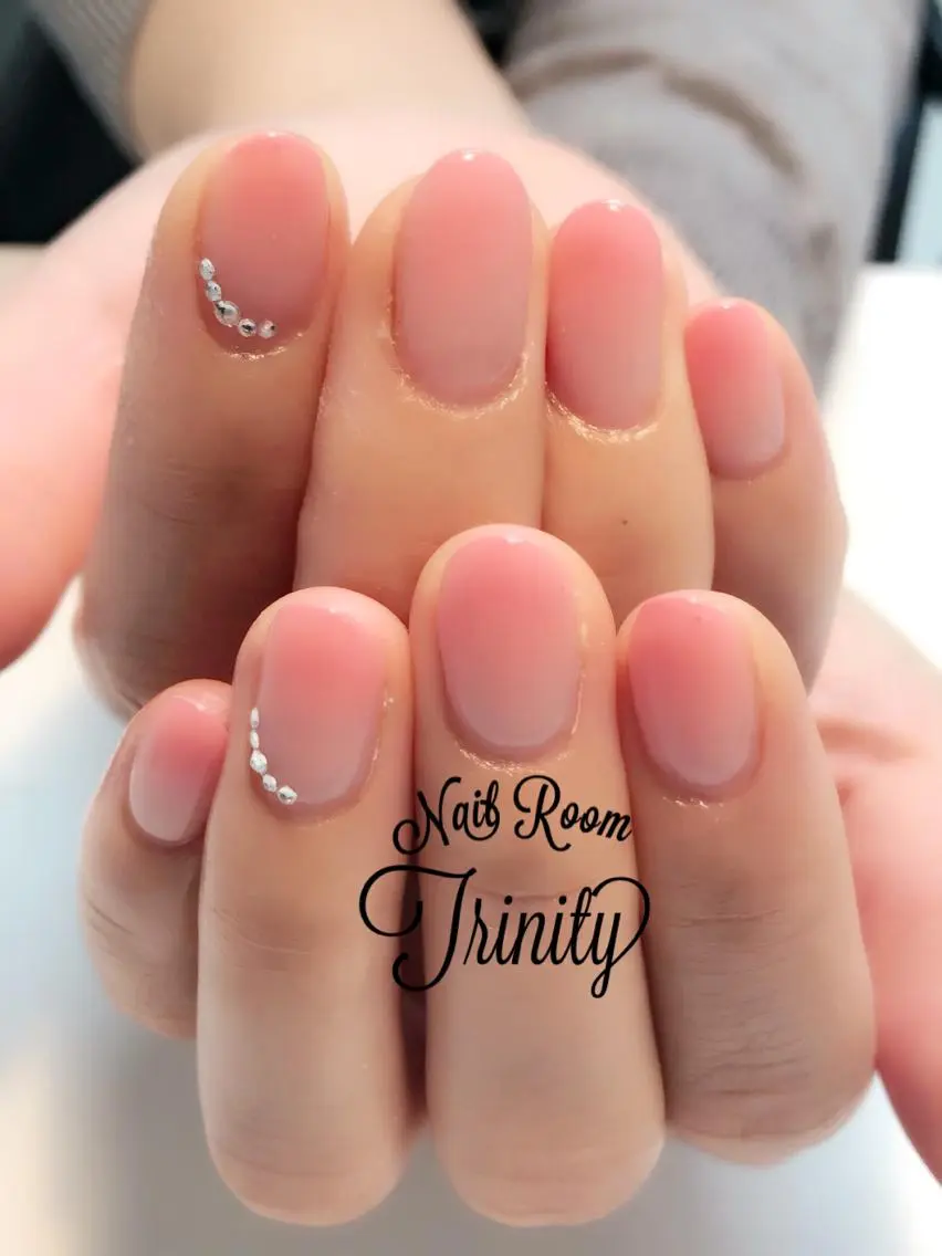 ネイル ハンドネイル Trinity ネイリストスタッフのネイルデザイン