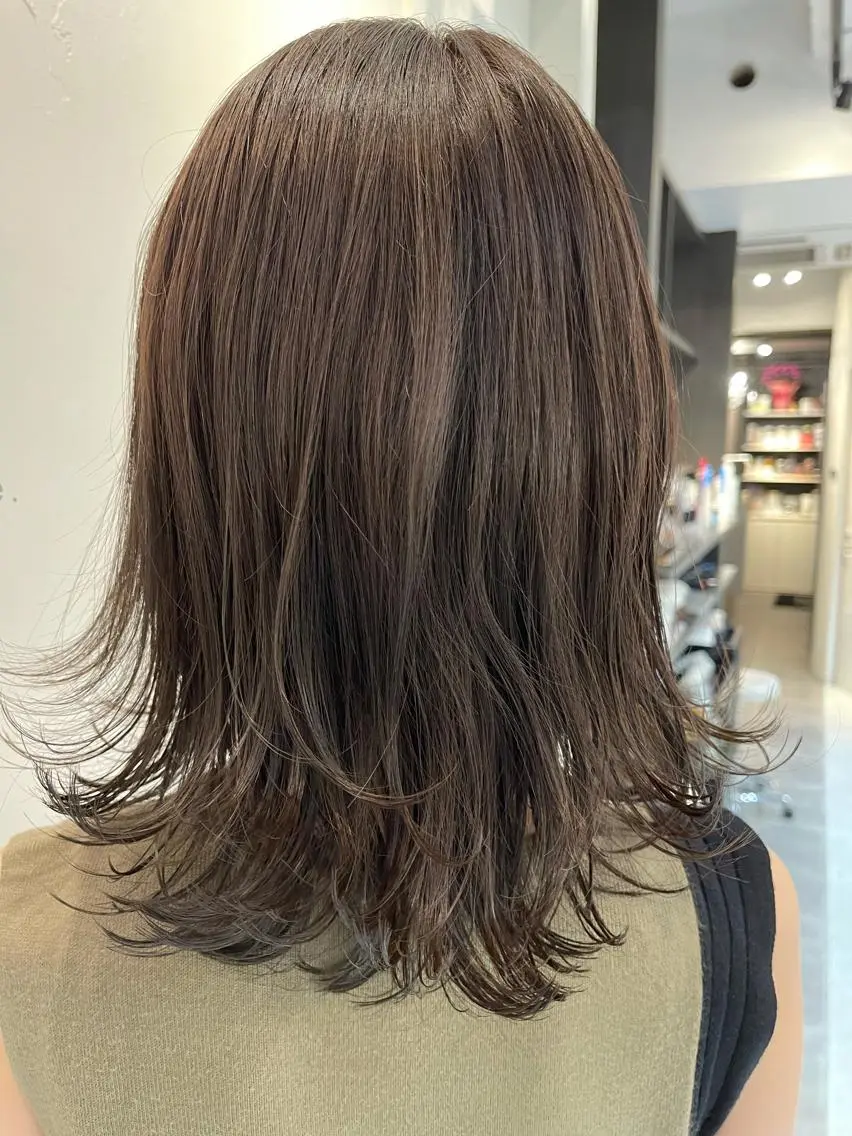 セミロング カラー グレージュ カーキグレージュ カット ヘアカラー トリートメント Avery SHINのヘアスタイル