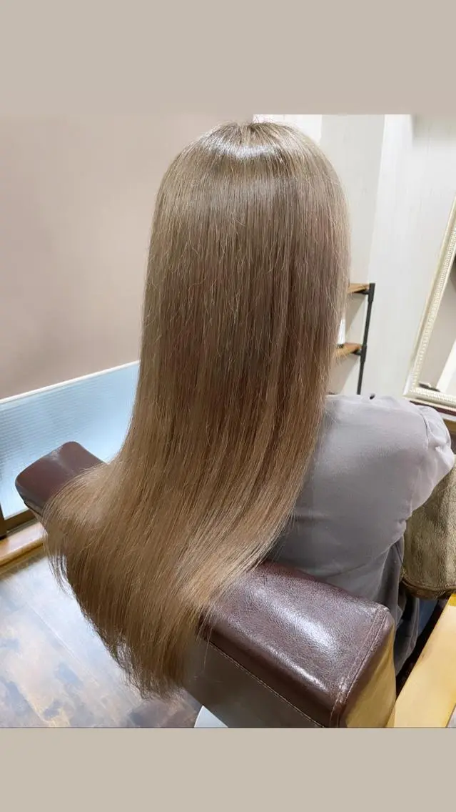 セミロング カラー ベージュカラー ブリーチ ミルクティーベージュ 西川 敏夫のヘアスタイル