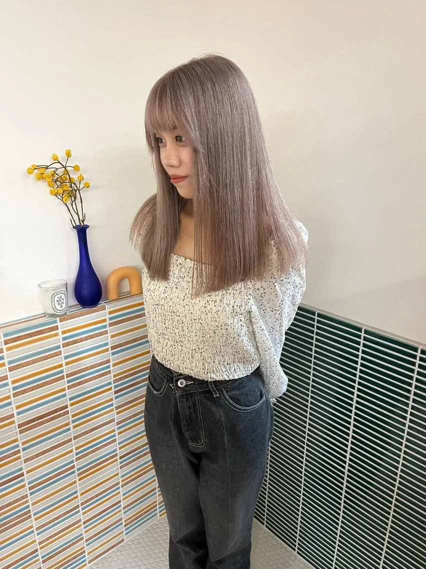 セミロング カラー ブリーチ ヘアカラー トリートメント 🩷ハイトーン透明感 レイヤー🩷ユリカのヘアスタイル
