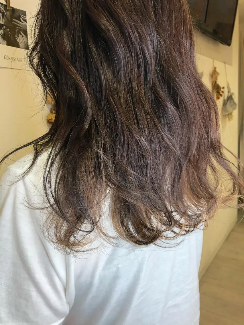 ロング カラー インナーカラー カット ヘアカラー 松佐 ゆかりのヘアスタイル