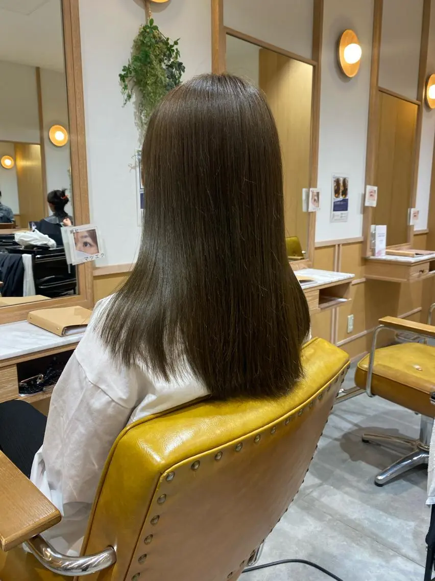 セミロング カット 古林 彩花のヘアスタイル