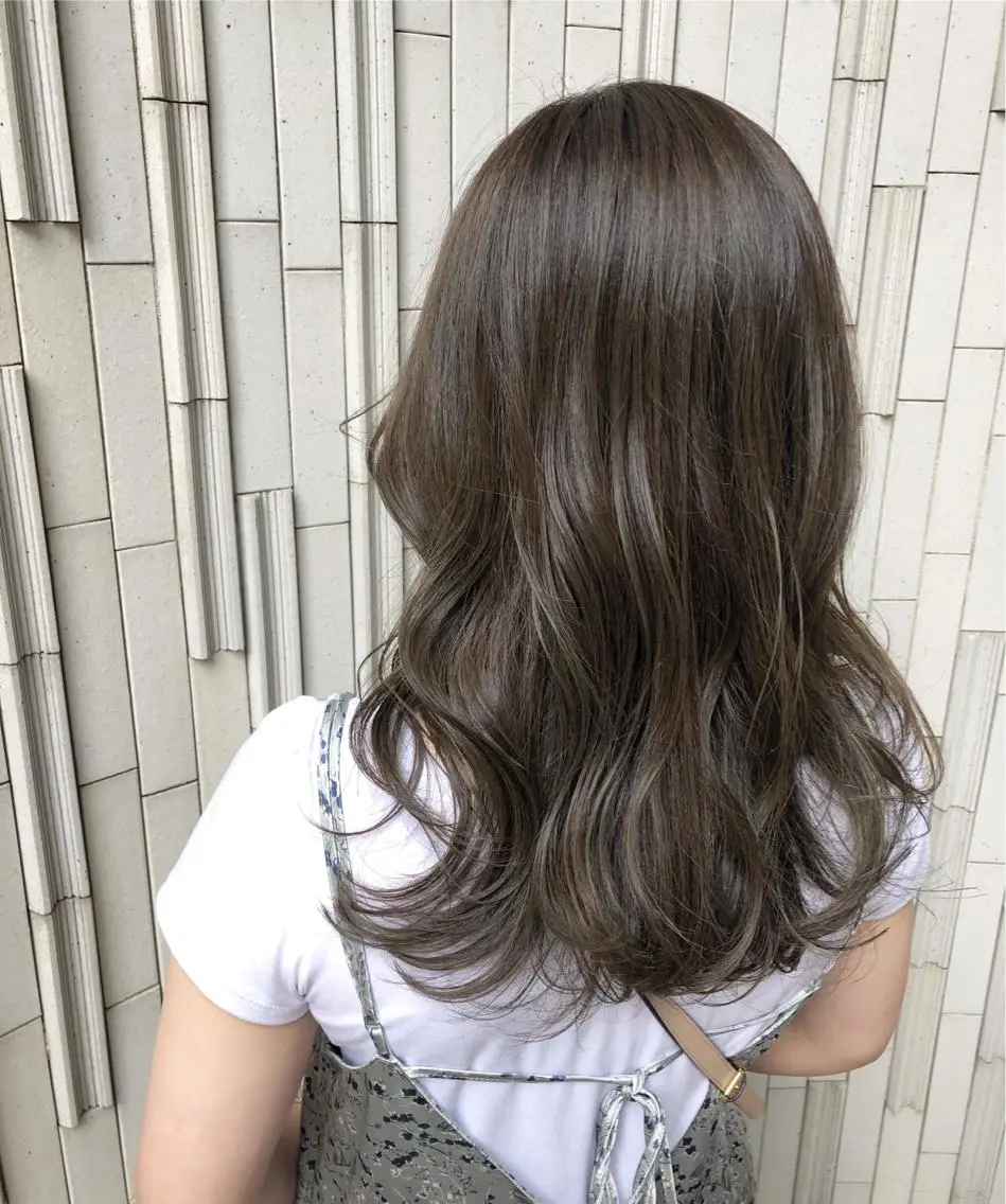 セミロング カラー ベージュカラー オリーブベージュ 🍊新宿南口🍊 ERINAのヘアスタイル