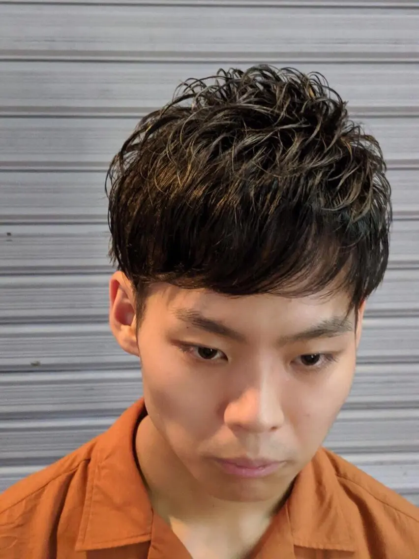 ショート カラー パーマ メンズ 長内 健太のヘアスタイル