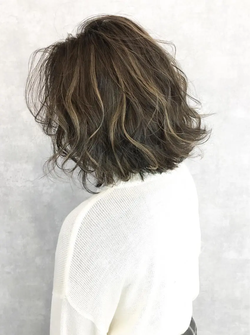 ミディアム カラー ハイライトカラー ハイライト レイヤーカット BLend 渋谷のヘアスタイル
