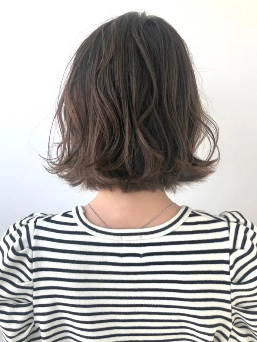 ミディアム 西村 唯楓のヘアスタイル