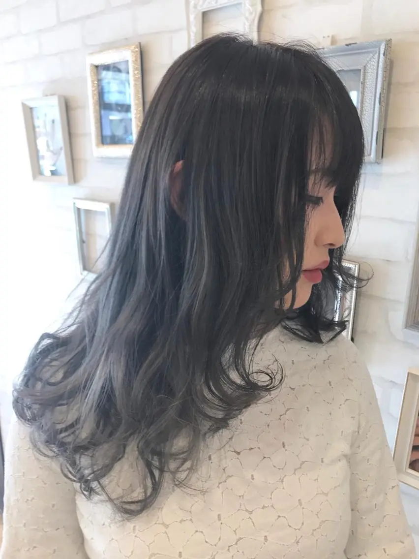 ロング カラー ヘアアレンジ アッシュ アッシュグレー アッシュグレージュ グレージュ Gain池下 レディースのヘアスタイル