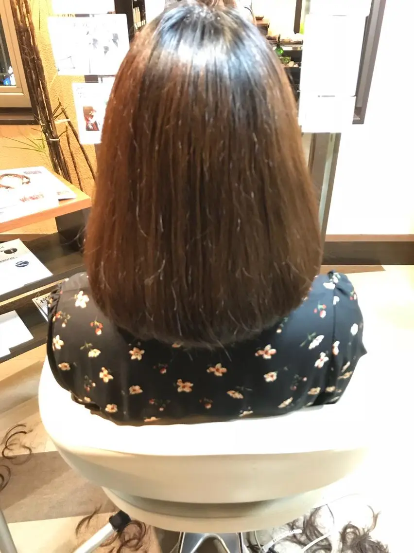 ミディアム 縮毛矯正 ミディアム レイヤー 顔周り金山のヘアスタイル
