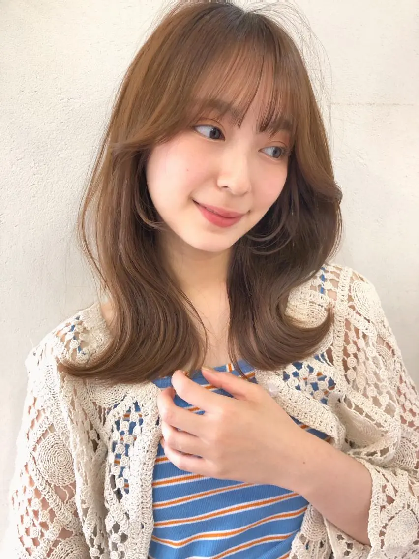 セミロング カラー くびれヘア 韓国風ヘア トレンドヘア🌿 chinariのヘアスタイル