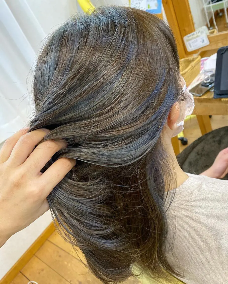 セミロング カラー アディクシーカラー ハイライトカラー ハイライト 荒木 ひろかのヘアスタイル