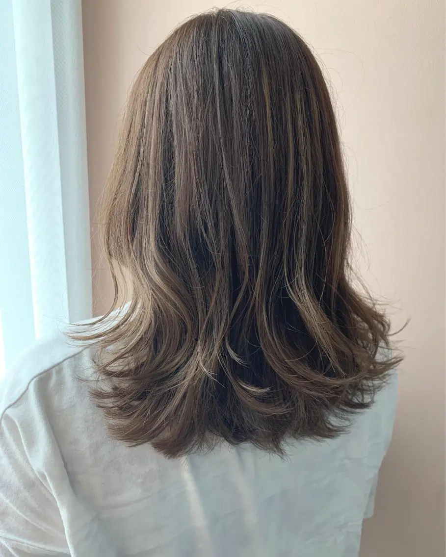 ロング カラー ベージュカラー 透明感カラー ハイライトカラー ハイライト hubhair レイヤー/透明感のヘアスタイル