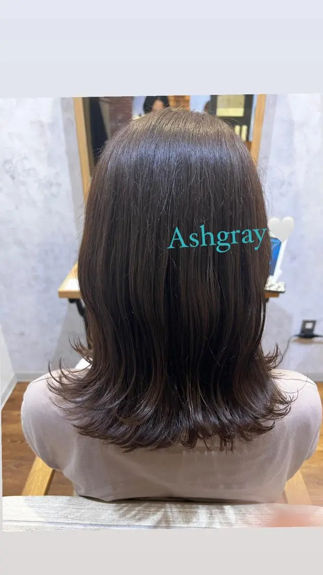ミディアム カラー アッシュ ブリーチ ブリーチなしカラー 三條場 彩夏のヘアスタイル