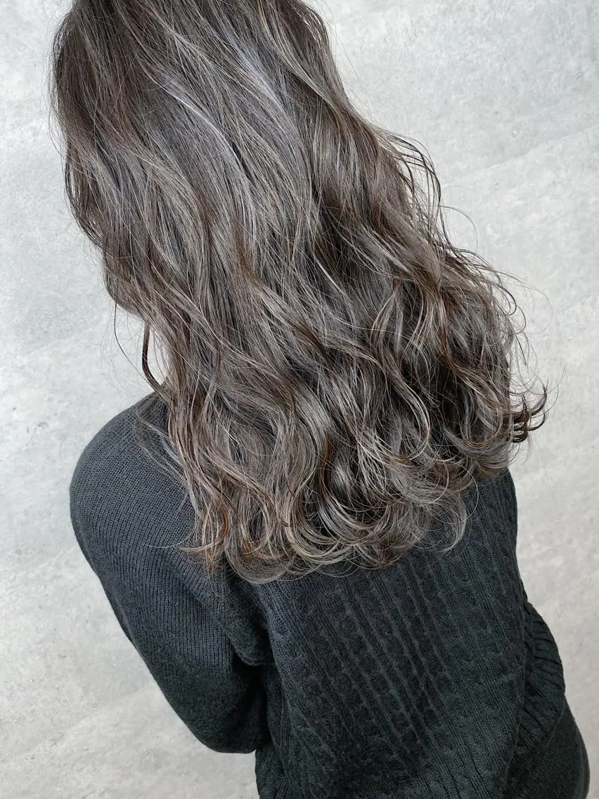 セミロング カラー _WHITE 天王寺のヘアスタイル