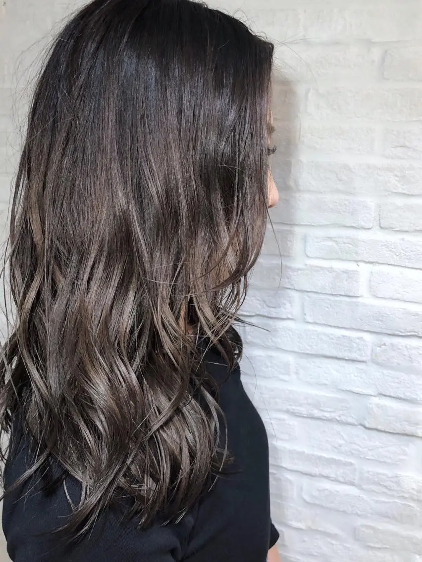セミロング カラー ヘアアレンジ バレイヤージュ レイヤーカット ヘアカラー トリートメント 小松 郁斗のヘアスタイル
