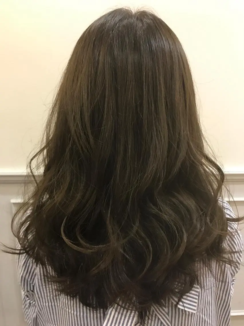 ミディアム カラー ベージュカラー ひろせ かなのヘアスタイル